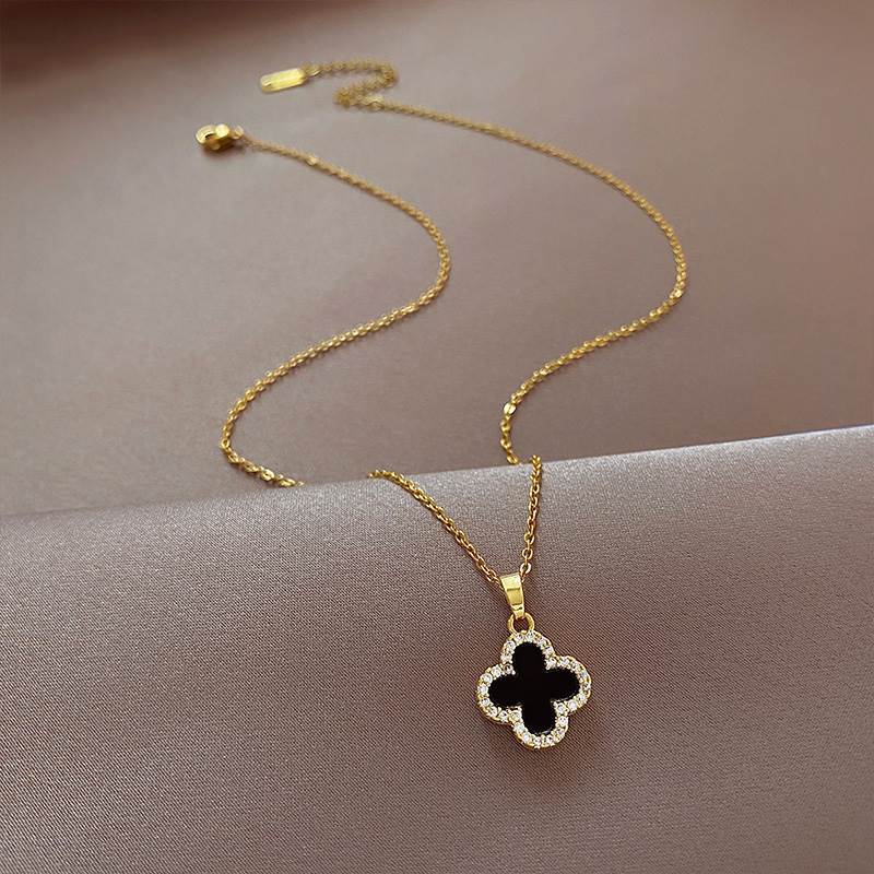 gold titanium steel no fading four-leaf flower necklace for women 2024 new light luxury all-match high-grade hot-selling clavicle chain Application Scenario