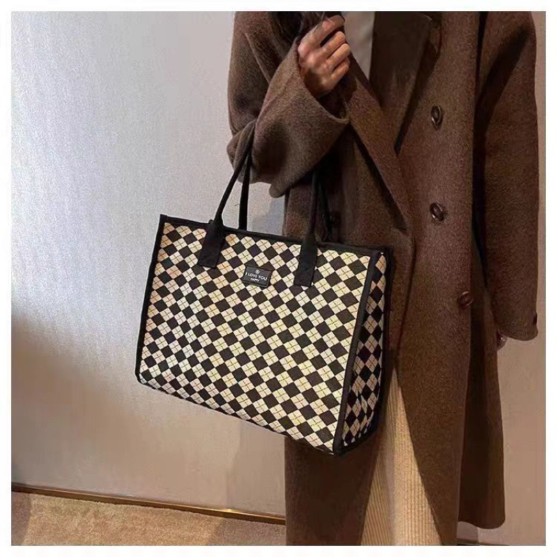 canvas bag women's large capacity check pattren all-match one-shoulder student class commuter handbag tote mummy bag Application Scenario