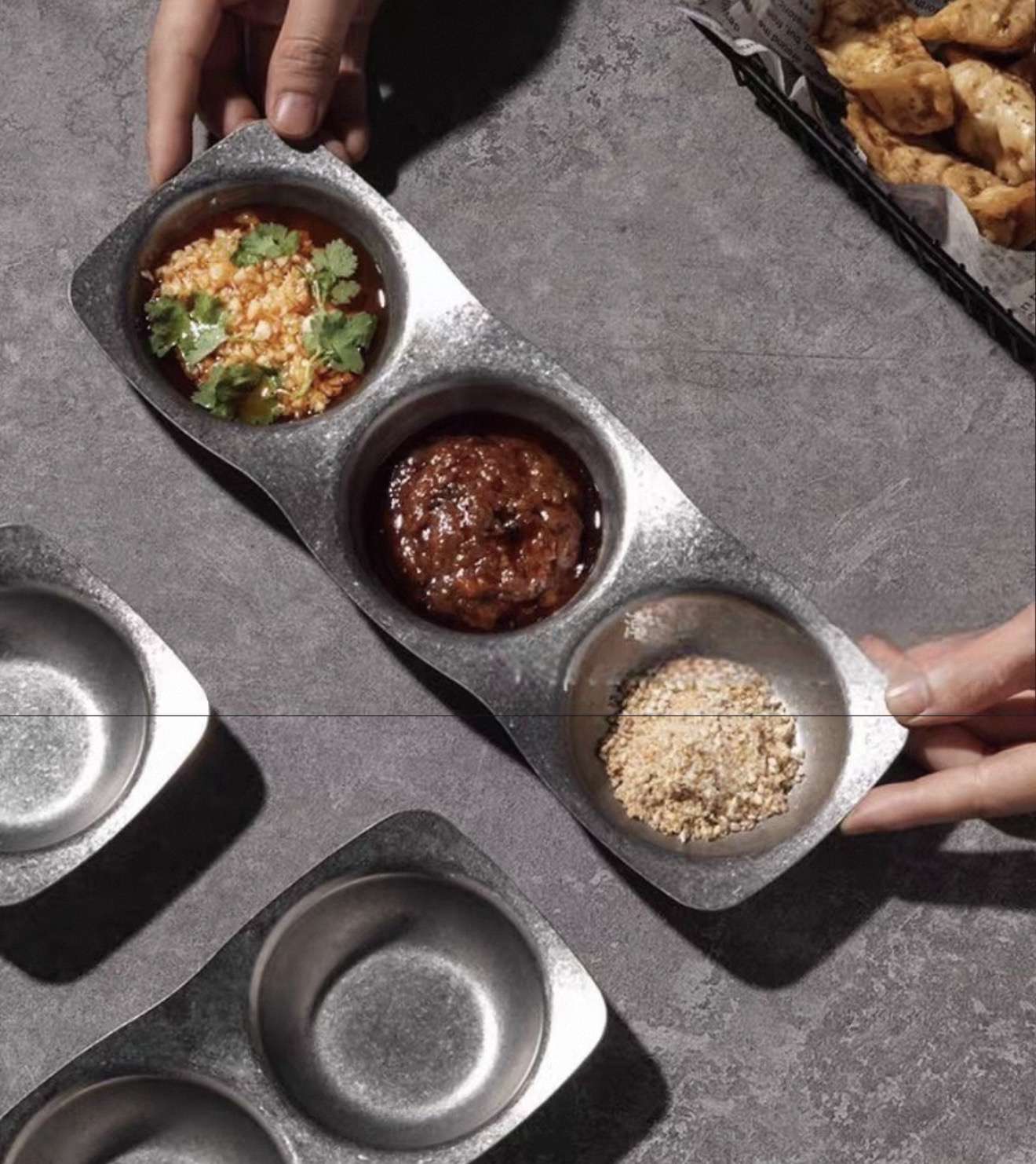 Retro stainless steel tableware, aged and flanged Korean barbecue flavor plates, one, two and three sauce-flavored plates Item Picture