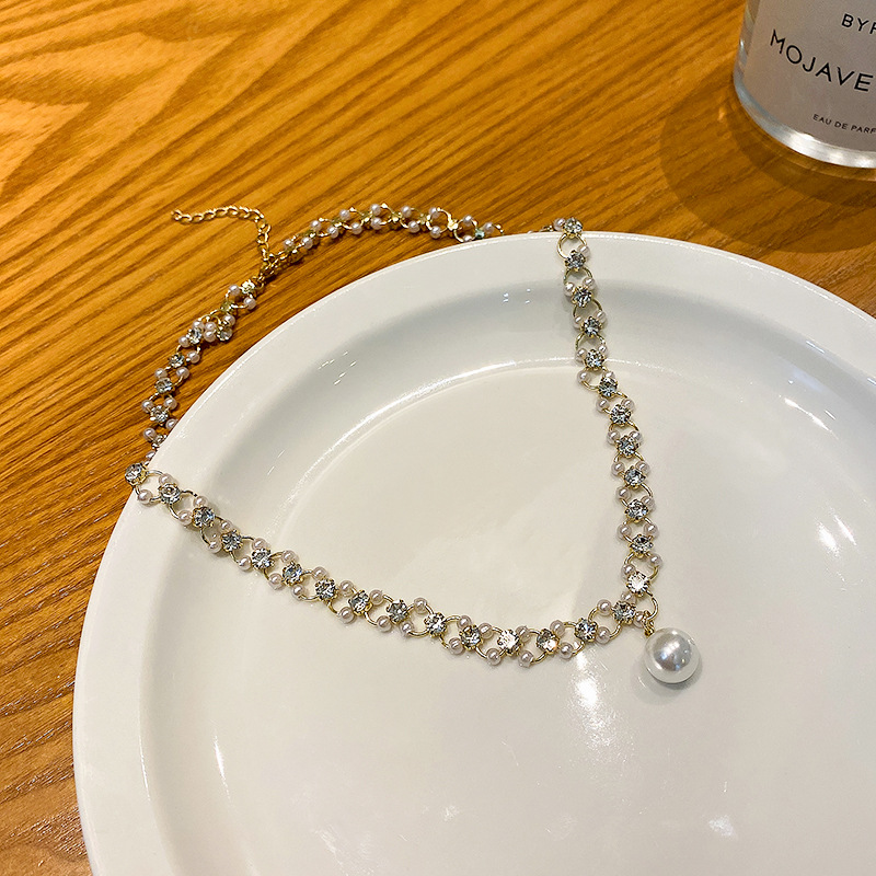 retro french design pearl necklace for women light luxury temperament ins style socialite necklace all-match baroque accessories Application Scenario