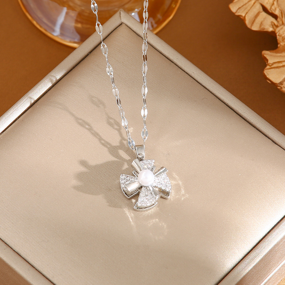 [360 ° rotation] titanium steel necklace versatile classic simple fashionable temperament rotating necklace does not fade Item Picture