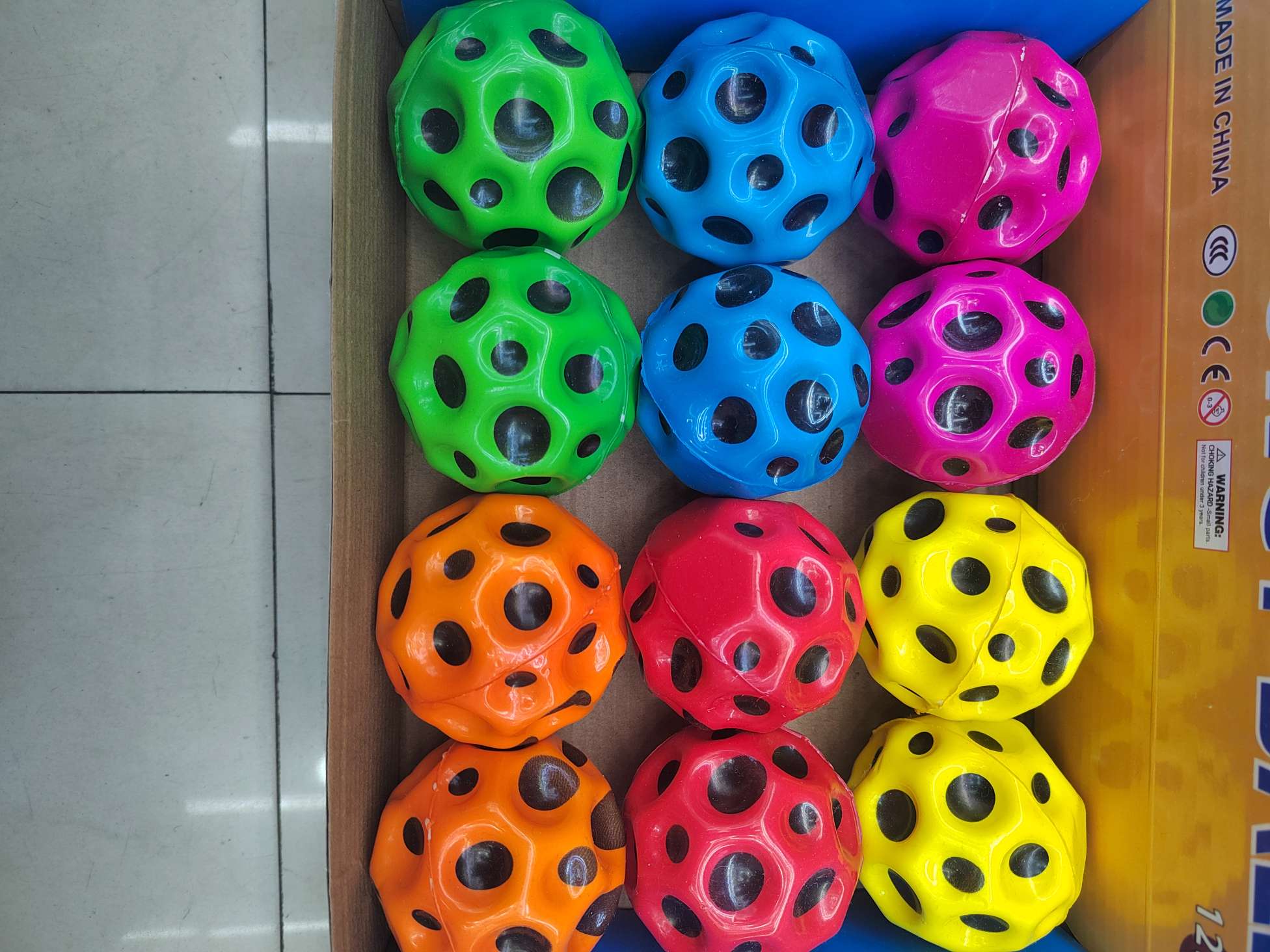 Sports and leisure ball toys, Dragon Ball draw, silent football, flying saucer, children's entertainment game products