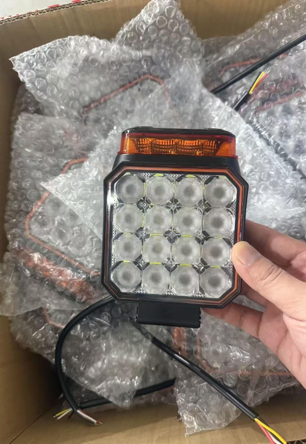 مصابيح العمل الجديدة 16LED المزودة بمصابيح عمل ذات وميض صفراء بمصابيح العمل 12-80V، رافعة شوكية هندسية Specification image
