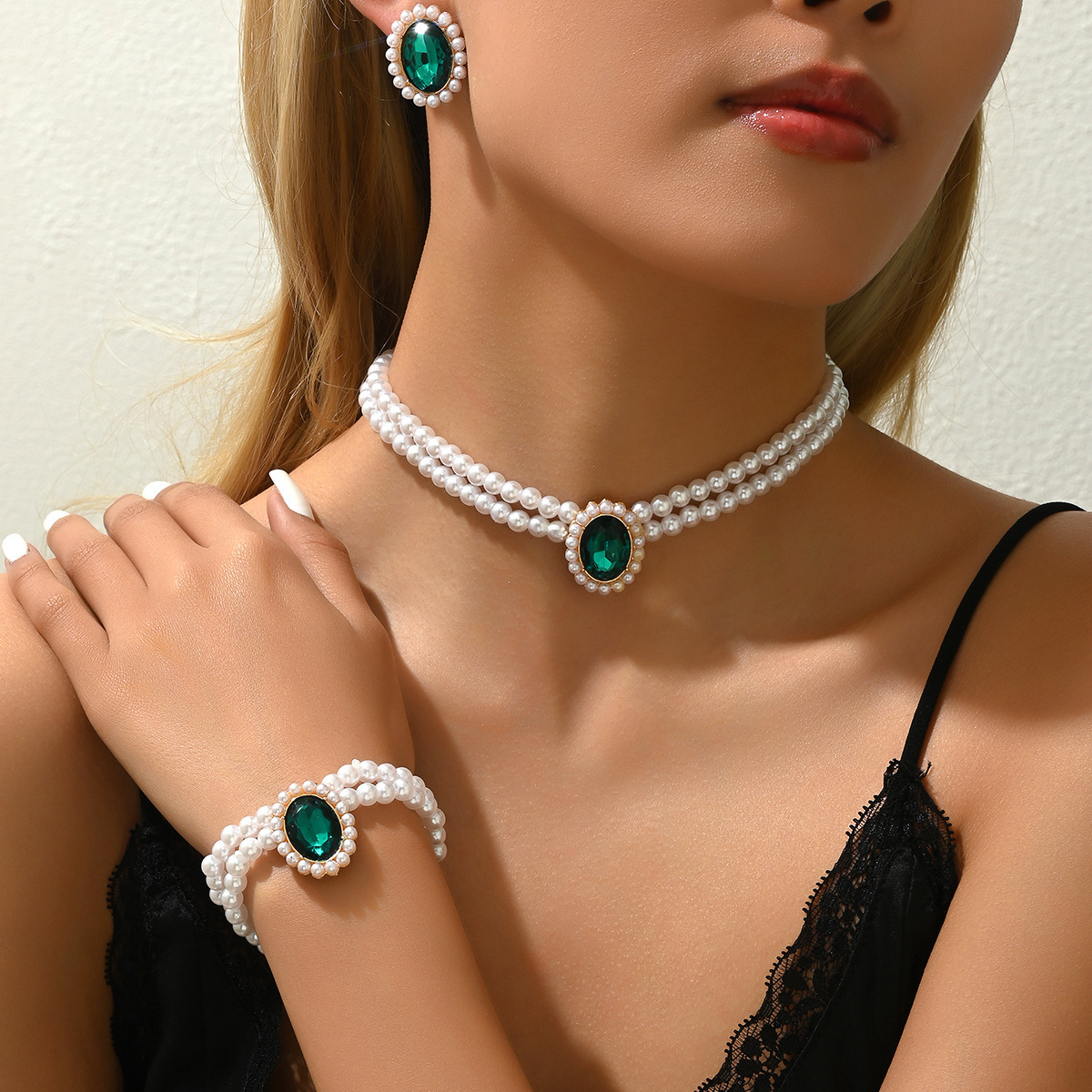 korean vintage pearl diamond tassel necklace internet celebrity dignified sense of design flower bow tie clavicle chain necklace for women Item Picture
