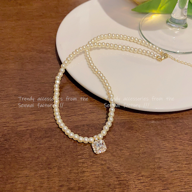 high-grade rhinestone square sugar pearl necklace for women light luxury minority elegant beaded clavicle chain internet celebrity same style ornament Application Scenario