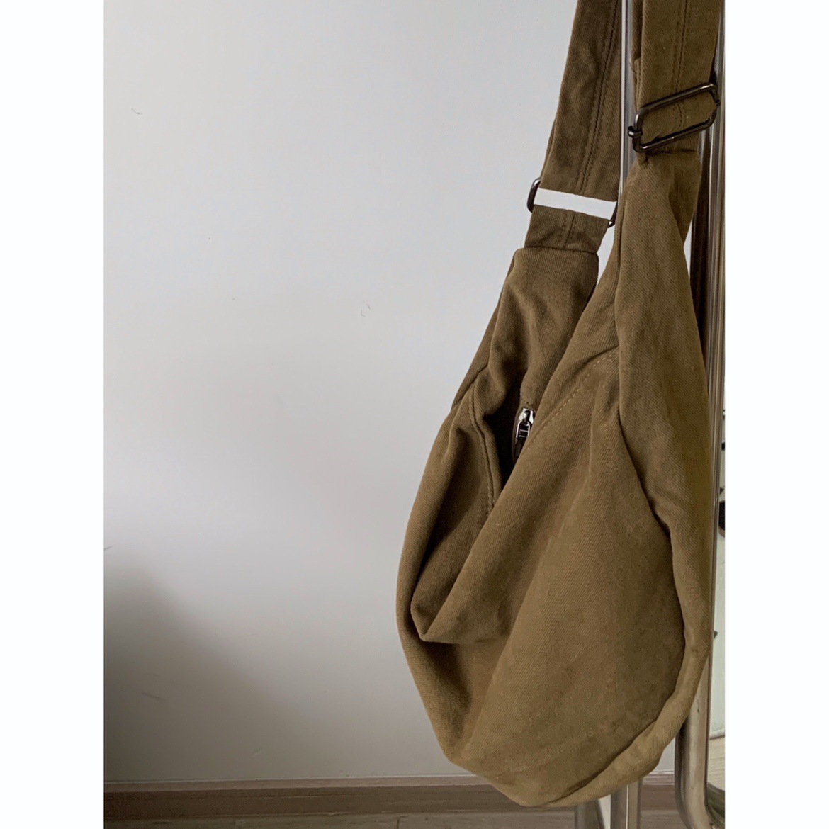 2024 new retro brown one-shoulder crossbody dumpling bag canvas women's bag niche idle style Item Picture