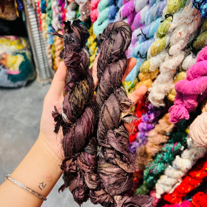 DIY imported new silk yarn, purely handcrafted. DIY accessories, accessories, decorative bags, necklaces, bracelets, and accessories. 2 Application Scenario