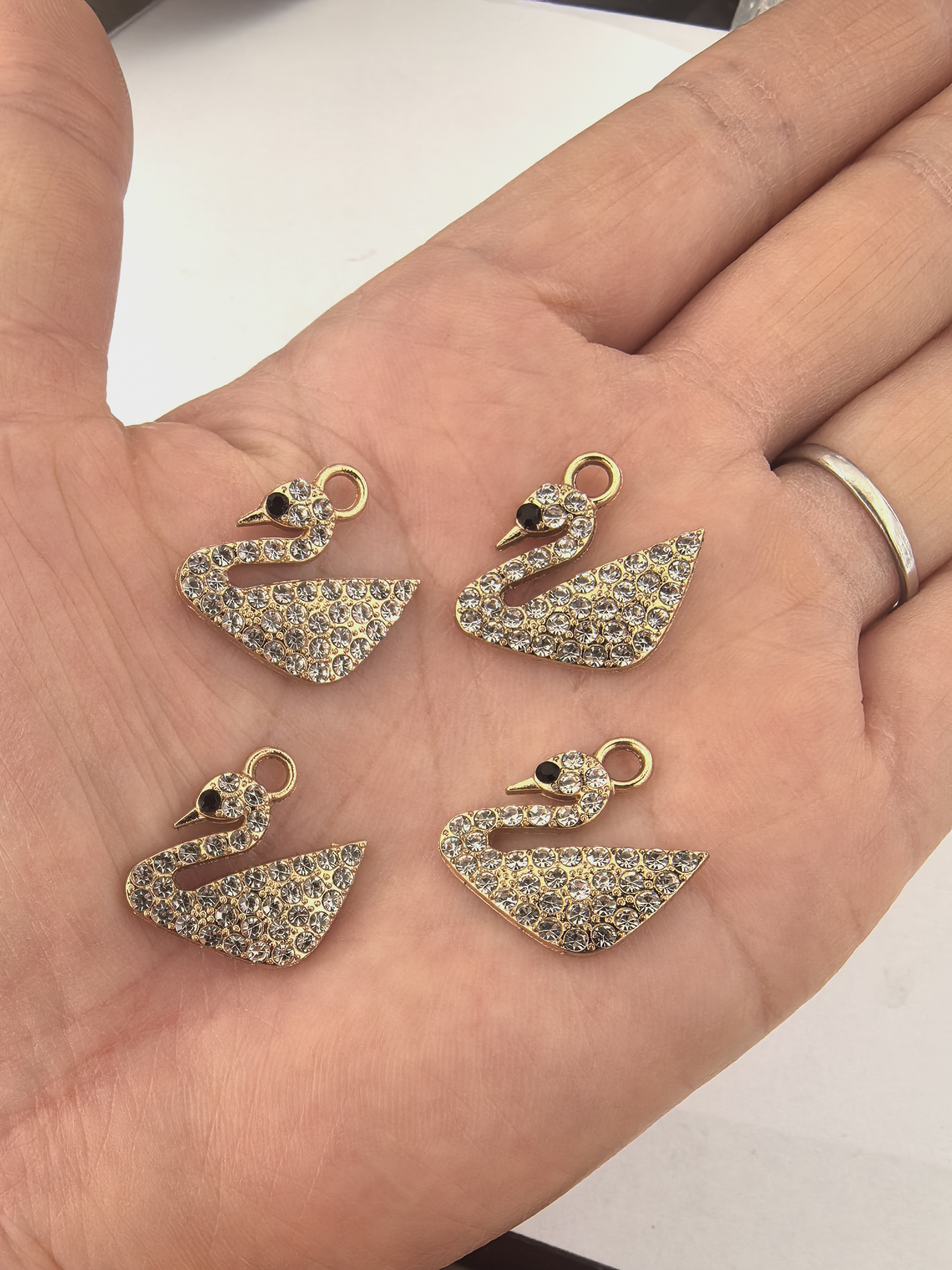 跨境热销爱心天鹅耳环吊坠书单吊环饰品挂件DIY项链手链配件批发 产品图