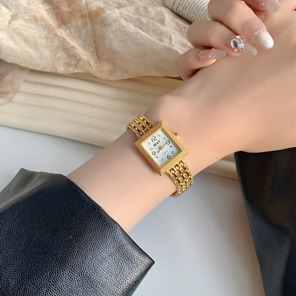 old qian style light luxury gold watch female cross-border new arrival fashion quartz watch commuter's all-matching watch retro small golden watch details Picture