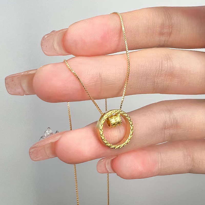 2024 small waist hot tik tok live stream hot sale circle necklace for women light luxury and simplicity temperament clavicle chain wholesale details Picture
