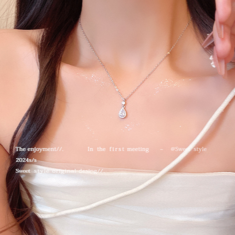 zircon water drops pendant titanium steel necklace women's exquisite light luxury high-grade clavicle chain minority all-match hot sale ornament Application Scenario