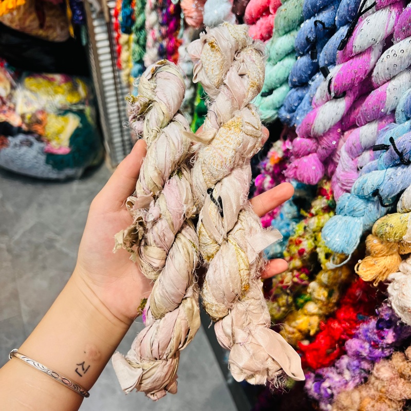 DIY imported new silk yarn, purely handcrafted. DIY accessories, accessories, decorative bags, necklaces, bracelets, circumference 3 Application Scenario