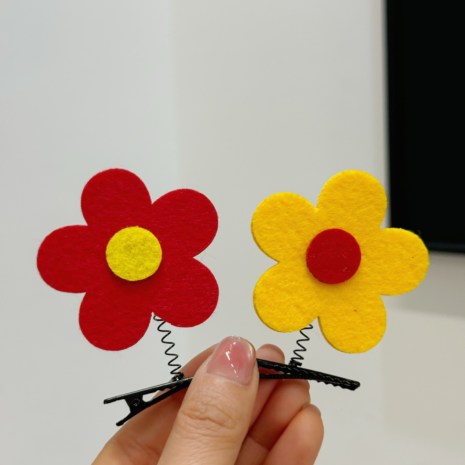 children's day creative arrow symbol barrettes internet celebrity selling cute funny duckbill clip cute hair accessories cross-border wholesale Application Scenario