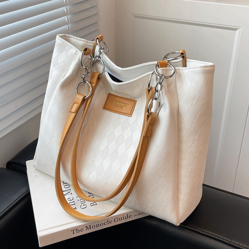 Large-capacity women's bag 2025 new spring high-end, niche class and commuting bag, versatile single-shoulder tote bag full figure