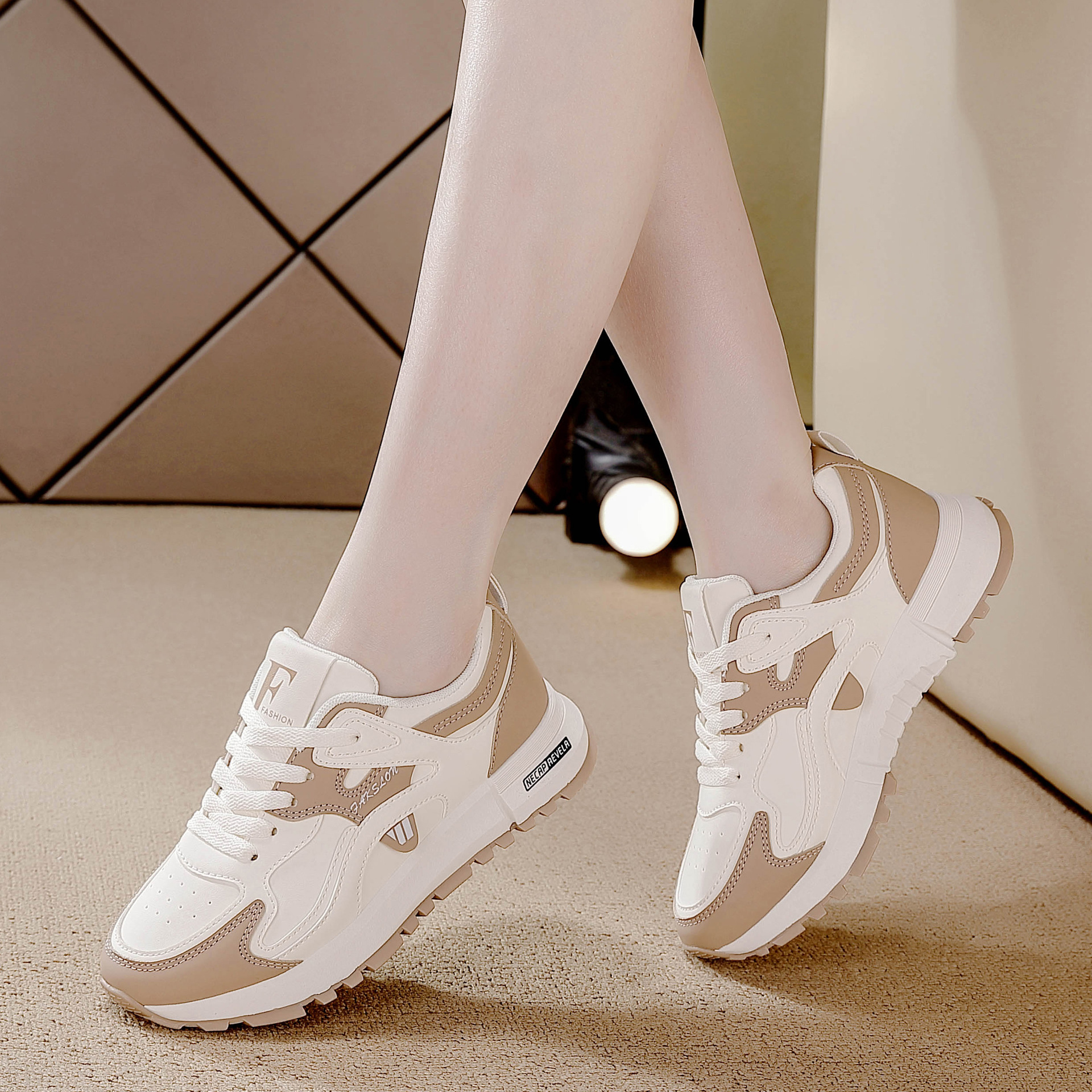 large size cross-border sneakers for women 2025 spring and autumn new casual versatile student shoes lightweight shock absorption running shoes for women Application Scenario