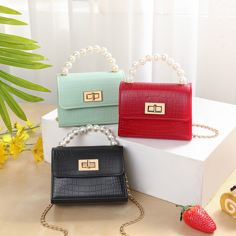 cross-border foreign trade crocodile pattern pearl hand gel bag women's shoulder bag crossbody bag bags mobile phone casual bag Application Scenario
