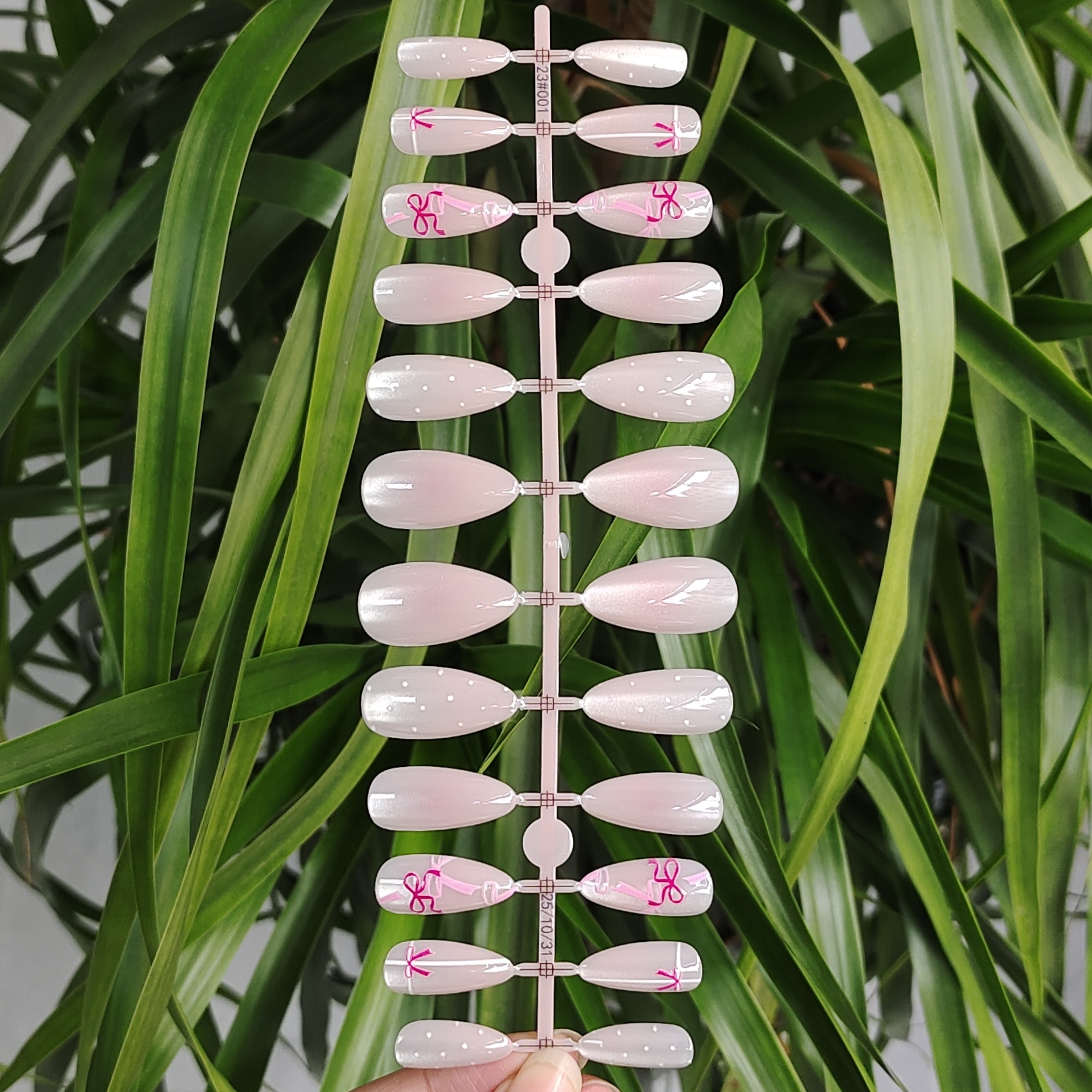 24 PCS PRESS ON NAIL TIPS ALMOND SHAPE CAT EYE AND PRINTING CRAFT WITH BOW PATTERN full figure