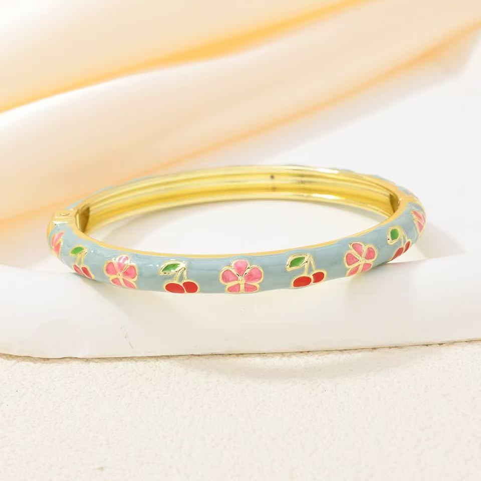 Retro enamel bracelets, colorful cherry oil drip flower export accessories are popular in scenic spots