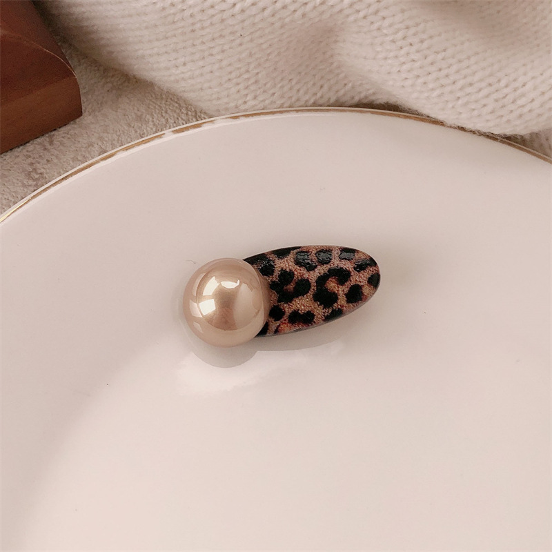 korean style new leopard printed pearl duckbilled hair clip fashion all-match side clip bang clip high sense hairpin hair ornaments details Picture