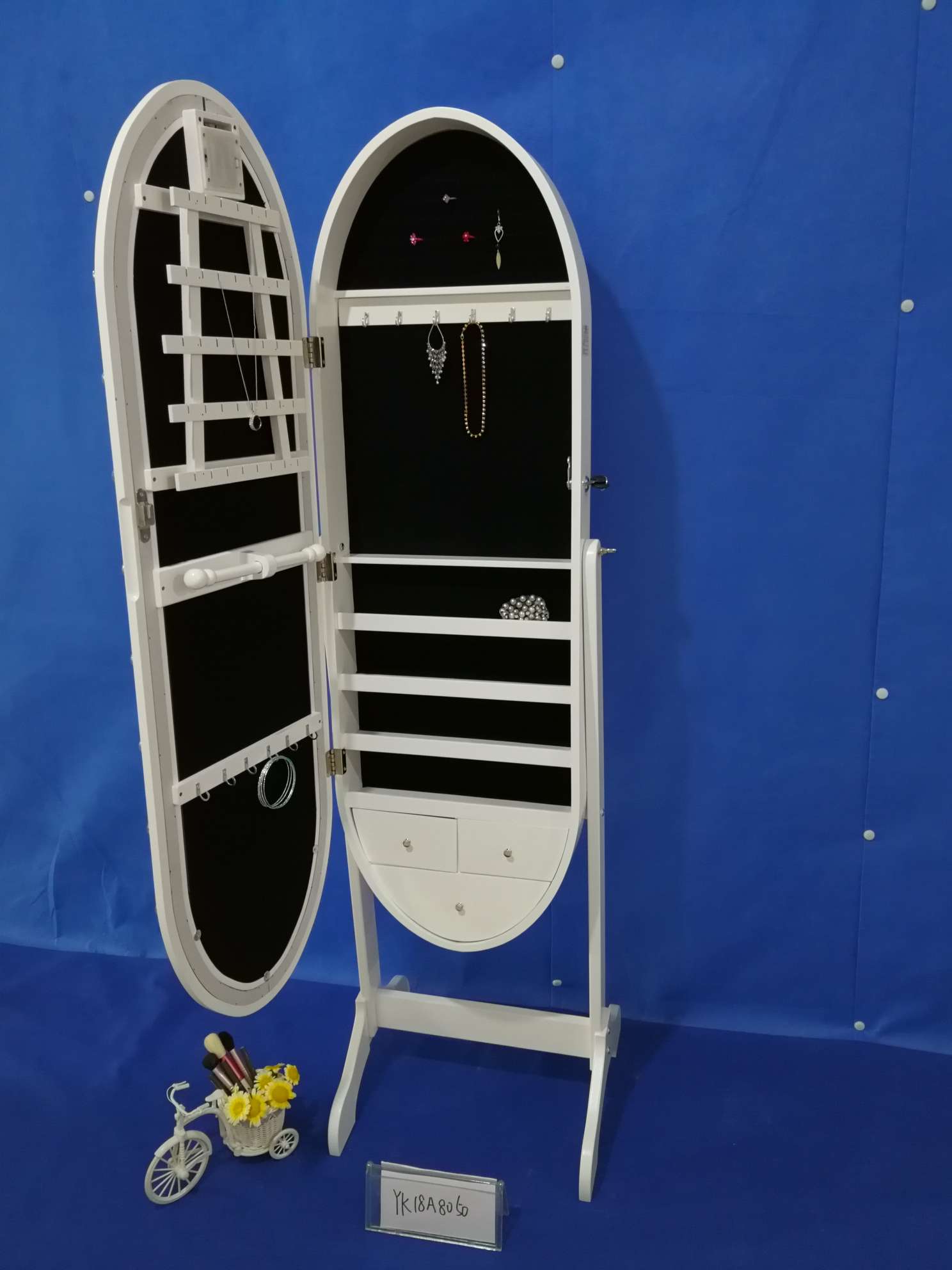 白色欧式大型镜柜内部可放置项链耳环，戒指，手链等珠宝首饰实用美观镜后收纳详情图4