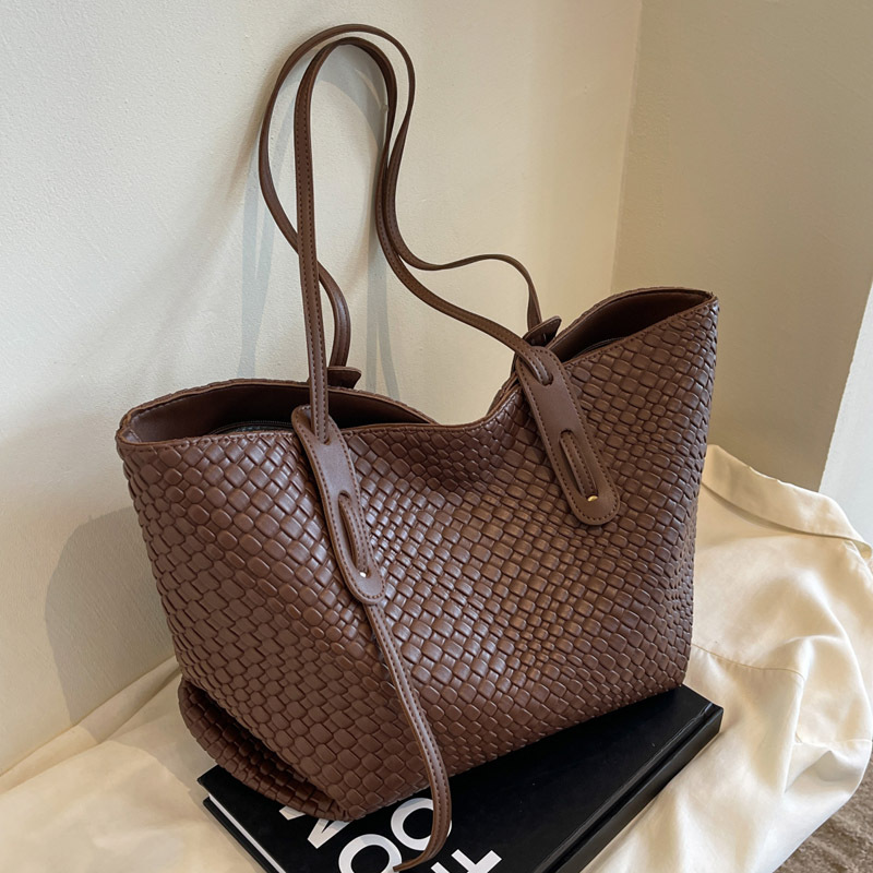 cross-border large capacity woven bag women 2025 new retro easy matching shoulder underarm bag korean style portable tote bag details Picture