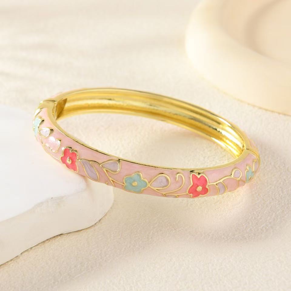 Retro enamel bracelets, colorful oil-dripping floral and small flower export accessories are popular in scenic spots Item Picture