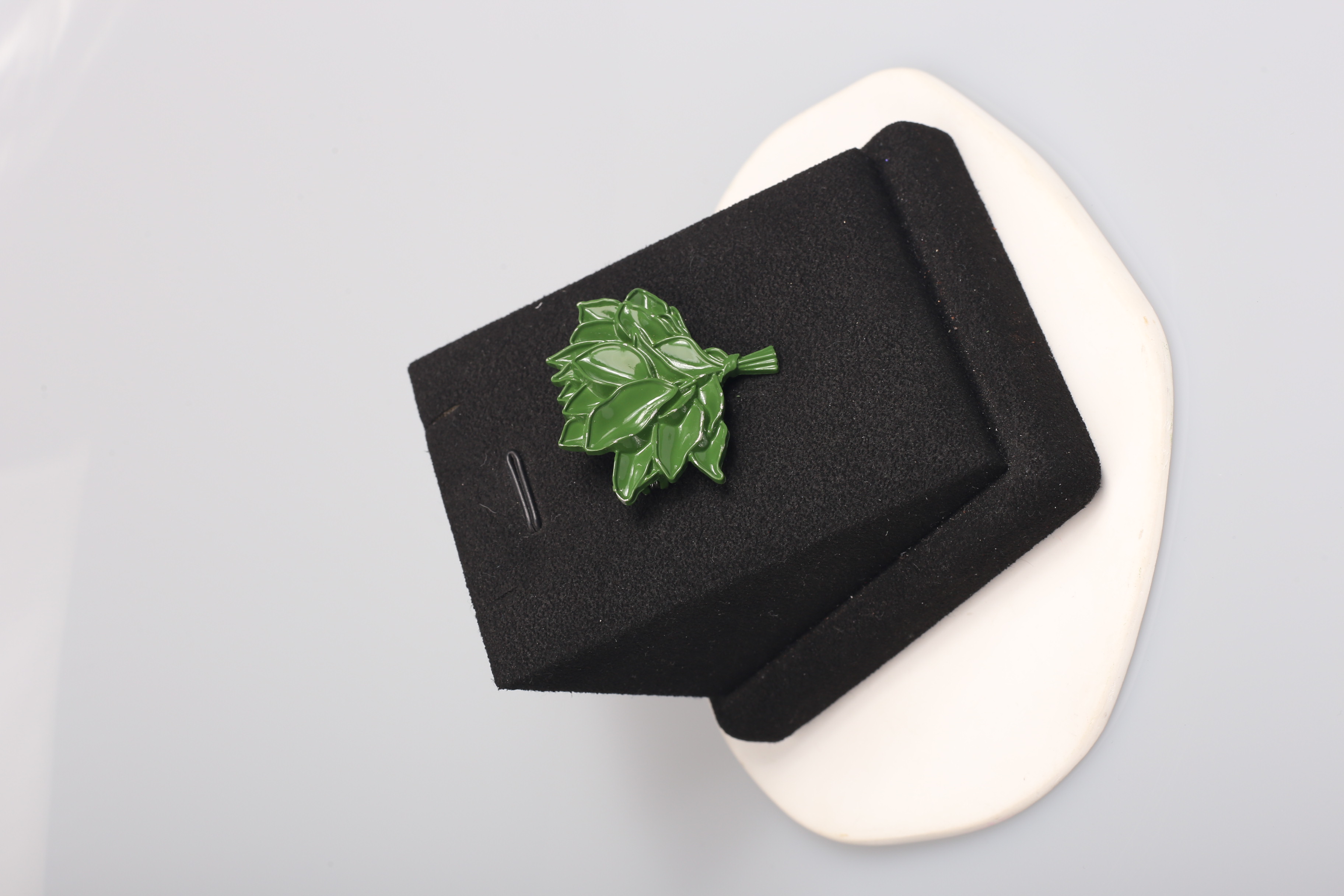 新款柚子叶胸花幸运创意小众搞怪礼物饰品衣服配饰  厂家自供 现货柚子叶胸针服装配饰