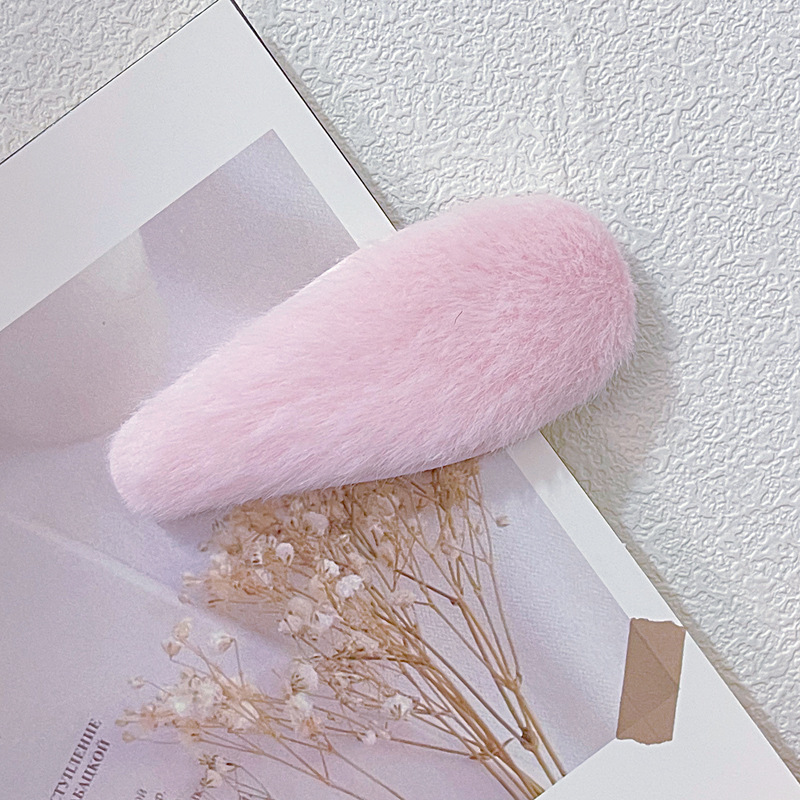 korean ins imitation rabbit fur plush barrettes internet celebrity autumn and winter sweet girl candy color fringe clip hairpin side Application Scenario