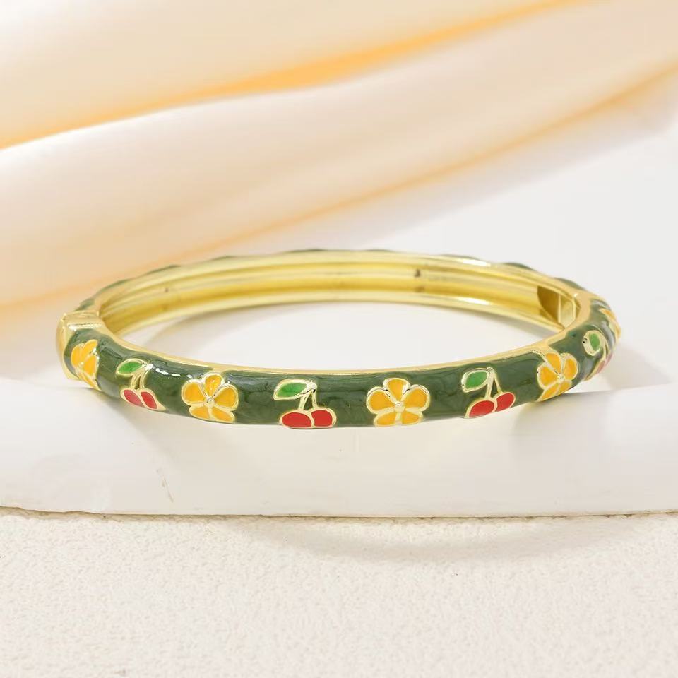 Retro enamel bracelets, colorful cherry oil drip flower export accessories are popular in scenic spots Application Scenario