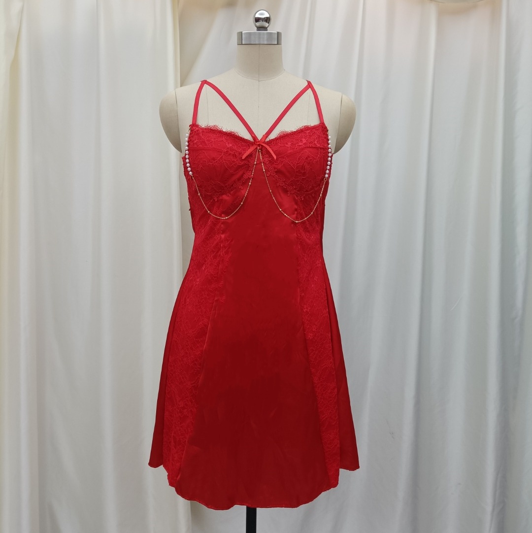 New sexy pajamas for women, spring and summer lace ice silk thin nightdress, high-end chain new summer halter nightdress Application Scenario