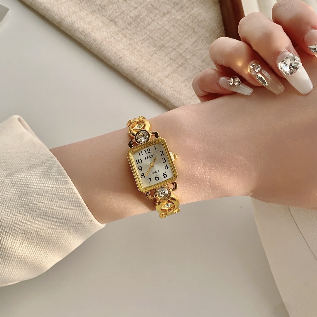 old qian style light luxury gold watch female cross-border new arrival fashion quartz watch commuter's all-matching watch retro small golden watch Item Picture