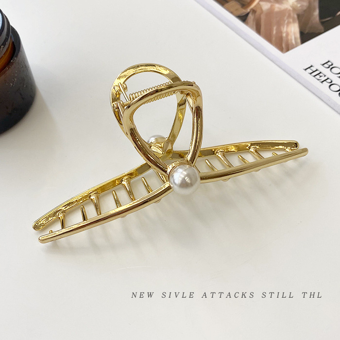 girl with pearl barrettes ~ graceful geometric simple grip hair accessories headdress korean pearl alloy hair claw details Picture