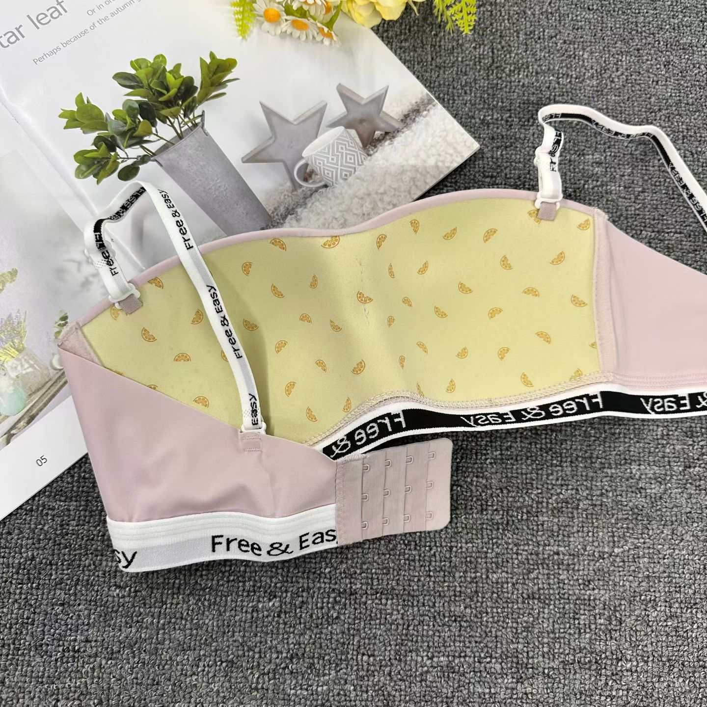 For export to Europe, America and Africa, we offer fashionable and high-quality underwear with letter straps, a beautiful back, no seams and no steel rings. Women's underwear details Picture