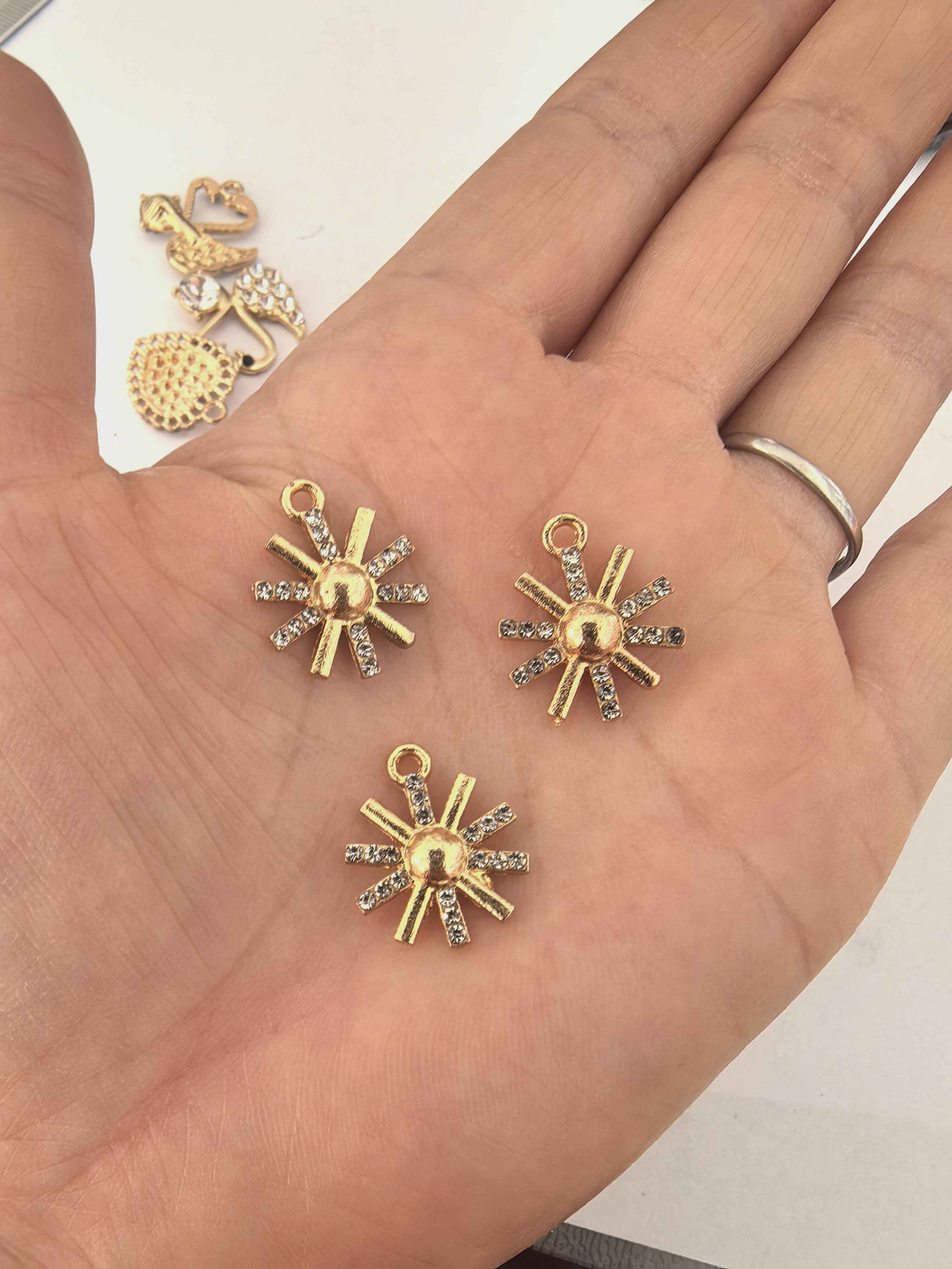 跨境热销爱心天鹅耳环吊坠书单吊环饰品挂件DIY项链手链配件批发 白底实物图