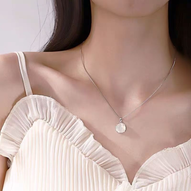 summer sweet five-piece set niche temperament design necklace moonstone light luxury and simplicity all-match necklace clavicle Application Scenario