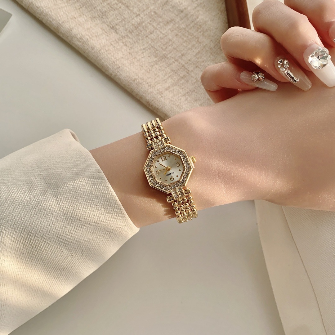 old qian style light luxury gold watch female cross-border new arrival fashion quartz watch commuter's all-matching watch retro small golden watch Application Scenario