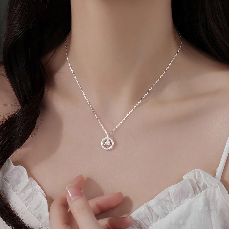 zhao lusi same style single diamond super flash necklace for women 2025 autumn high-grade light luxury titanium steel no fading clavicle chain wholesale full figure