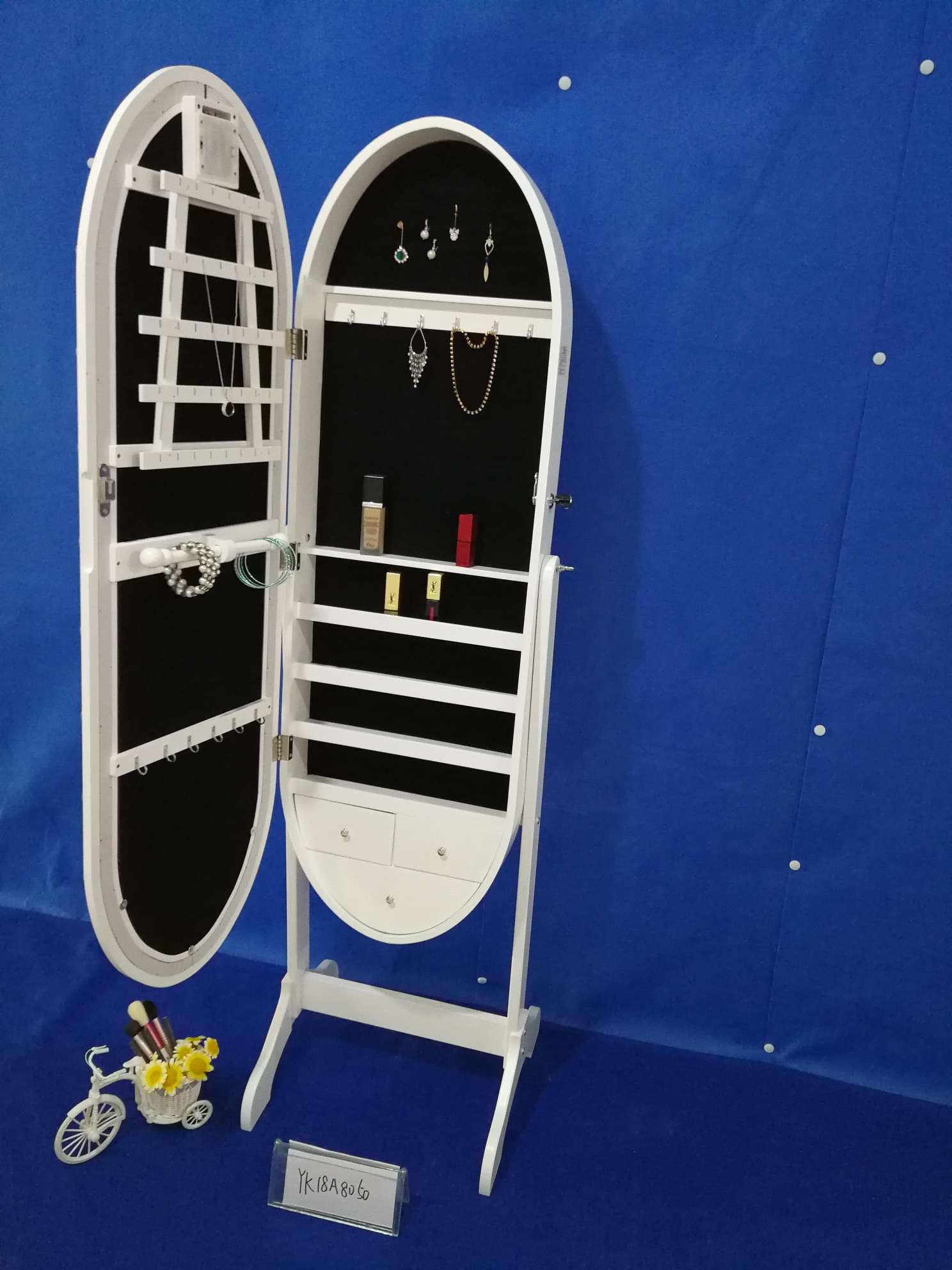 白色欧式大型镜柜内部可放置项链耳环，戒指，手链等珠宝首饰实用美观镜后收纳详情图3