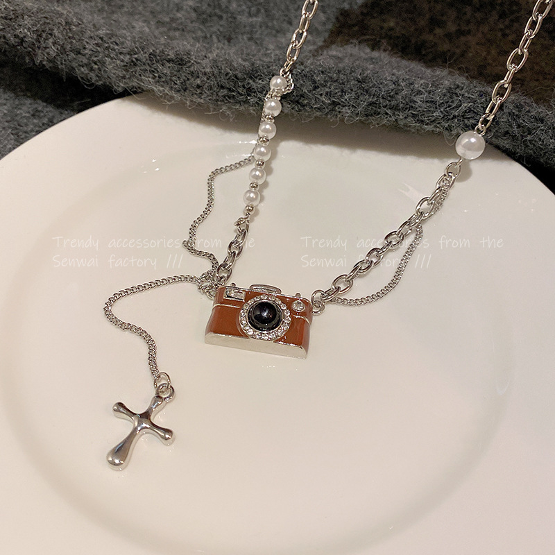 maillard retro affordable luxury camera necklace women's sweet cool hot girl style all-match pearl sweater chain hot ornament Application Scenario