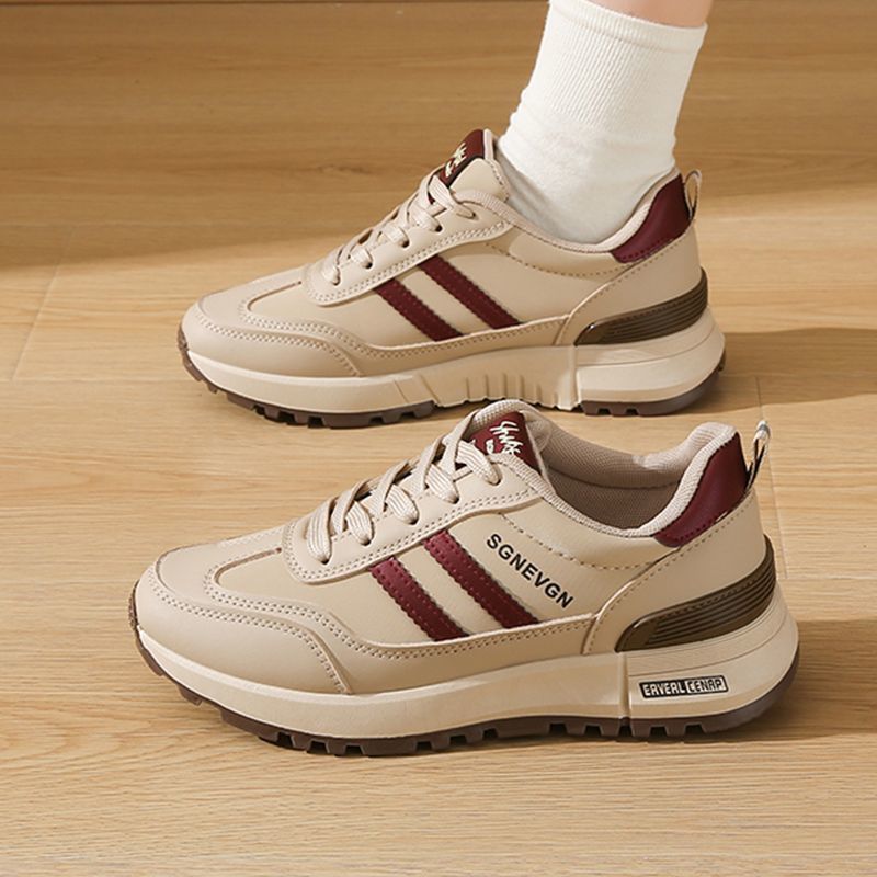 women's lightweight casual sneakers with shit feeling 2025 spring and autumn new soft bottom non-slip leather surface forrest gump running shoes full figure