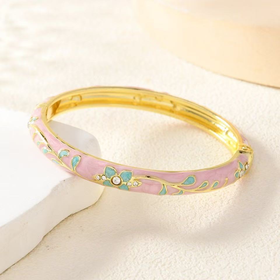 Retro enamel multi-color bracelets and colorful oil-dripping floral export accessories are popular in scenic spots Specification image