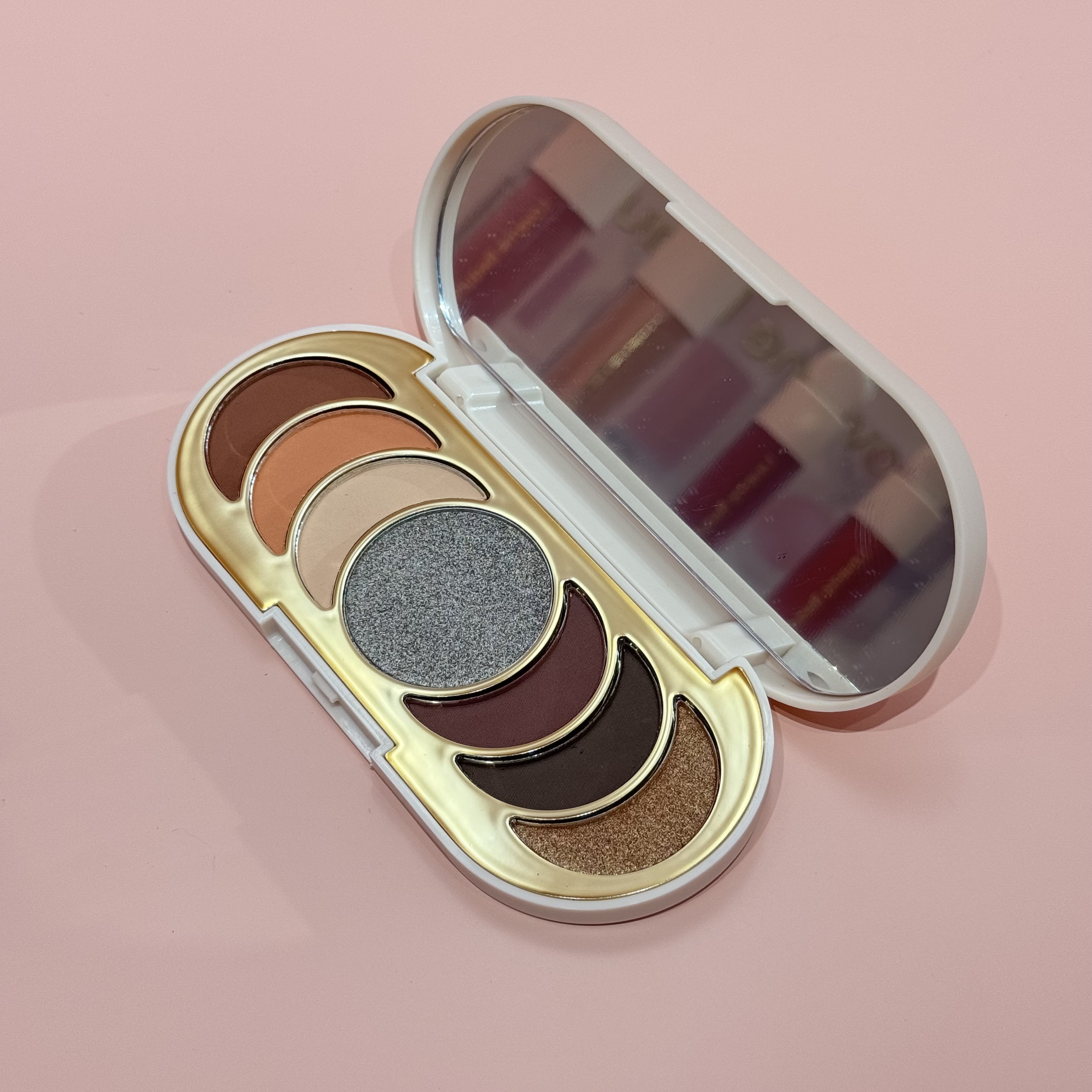 Velvet Down Deluxe Makeup Kit -Loveme Beauty Item Picture
