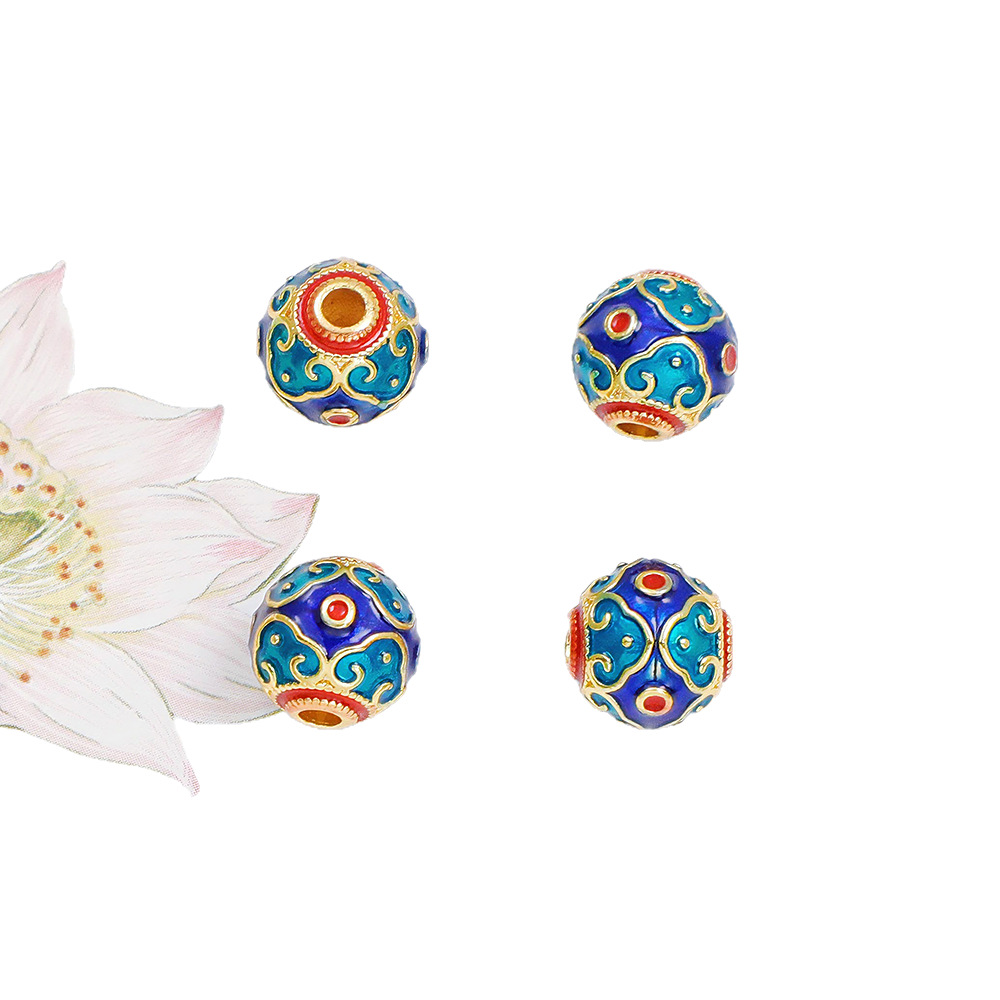 A wide range of carefully selected and versatile fashion accessories and decorative items are essential for creative accessory matching Specification image