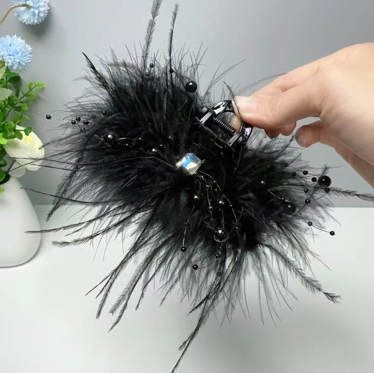 New pink feather large scratch clip, new autumn and winter super fairy ostrich fur clip, back head plate hair clip, shark clip