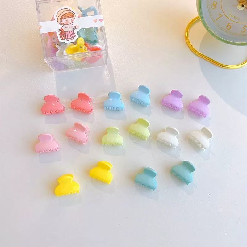 Korean cute children's hairpin clips, mini small girl hairpin clips, candy-colored baby bangs, broken hair clips and hair grips Application Scenario