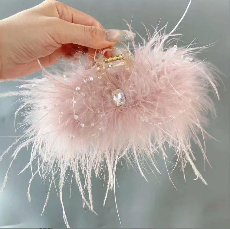 New pink feather large scratch clip, new autumn and winter super fairy ostrich fur clip, back head plate hair clip, shark clip Specification image