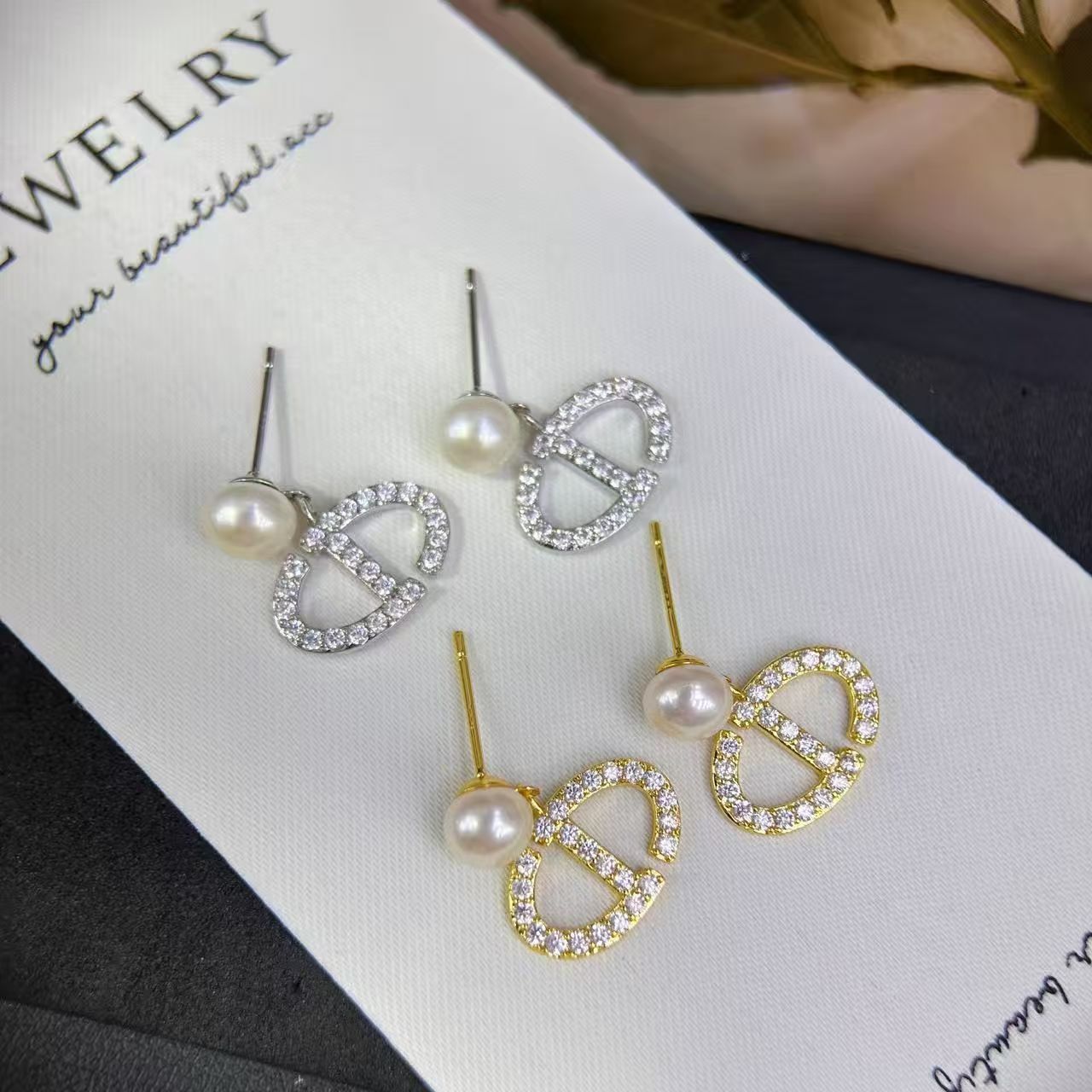 CD Chanel-style jewelry pearl necklace