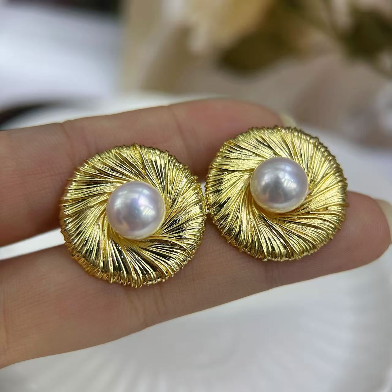 Brushed Bird's Nest vintage pearl jewelry necklace detail image 4
