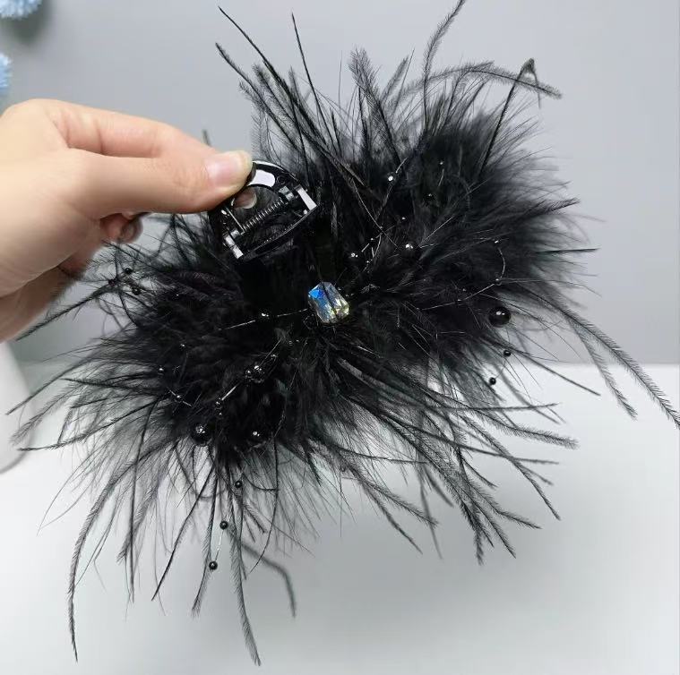 New pink feather large scratch clip, new autumn and winter super fairy ostrich fur clip, back head plate hair clip, shark clip Item Picture