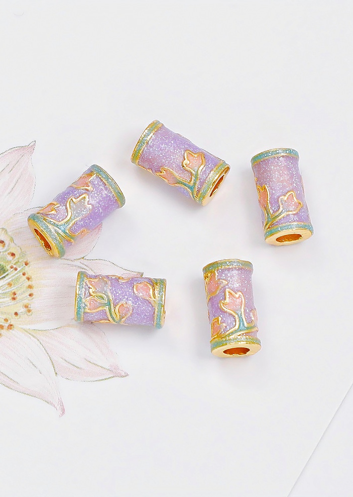 A wide range of carefully selected and versatile fashion accessories and decorative items are essential for creative accessory matching Application Scenario